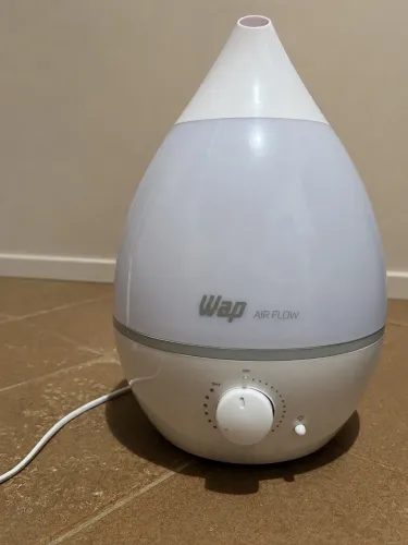 Umidificador de ar 4 litros e também luminária.
