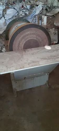 Lixadeira de disco dupla