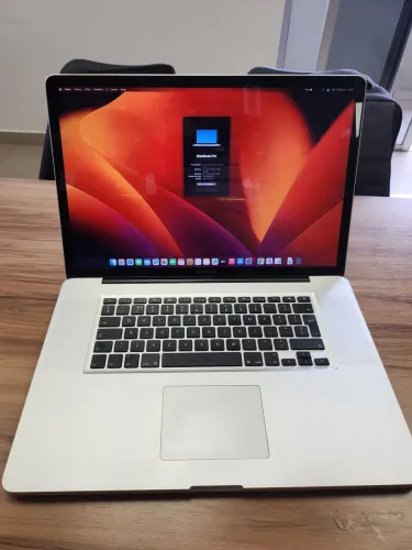 ? MacBook Pro 17? i7 | 16GB RAM | SSD 512GB 