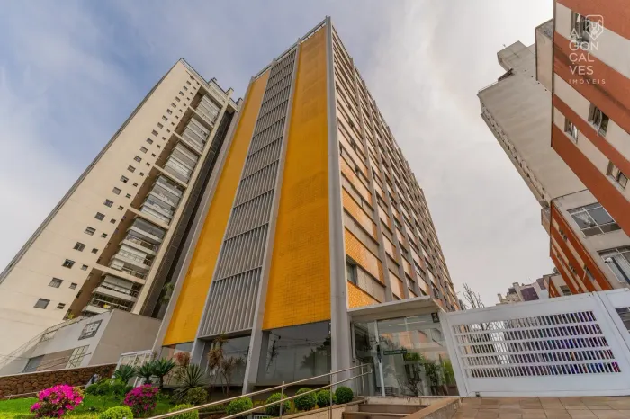 Apartamento no Edifício Silva Jardim, 04 Quartos, 02 Vagas de Garagem, Água Verde, Curitib