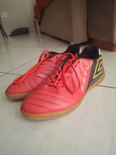 Chuteira Umbro fifty league tam 38 - Semi-Nova ( pouco uso )