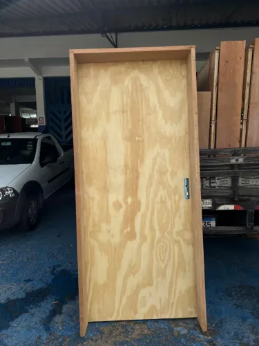 Porta Lisa de Madeira Completa[