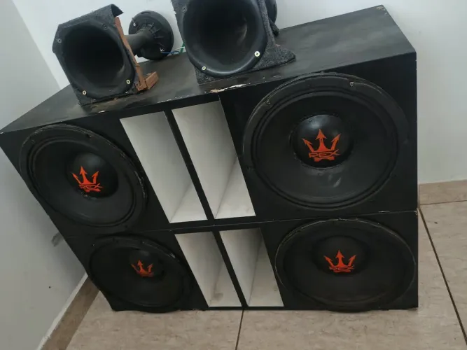 Som de carro,4 res 1100 RMS,2 cornetas JBL, 1 Vulcan 3000 stetson, e todas como nas fotos