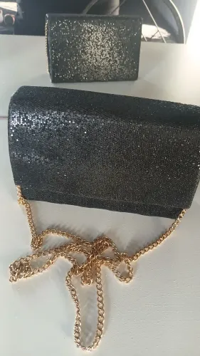 Desapego bolsa preta brilhosa tiracolo p 30 reais