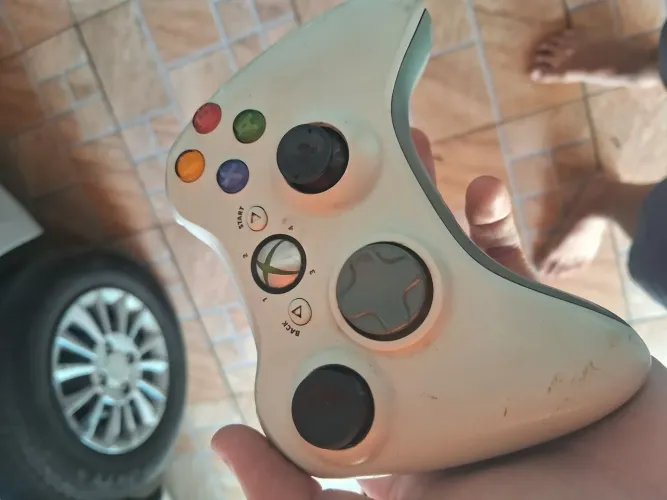 Vendo manutenção de Xbox 360 funcionando,só está sem a caixa das pilhas,aceito proposta 
