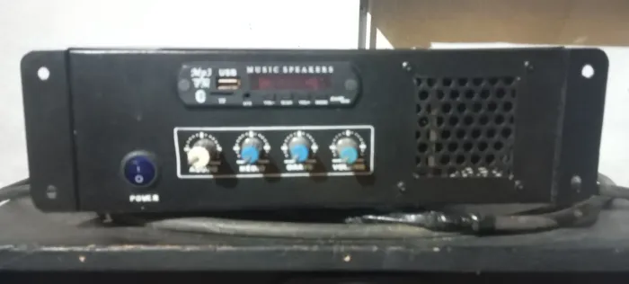Vende -se aparelho de som potência 400