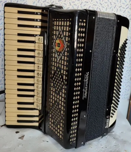 Acordeon Todeschini super 8..selo verde.. relíquia..
