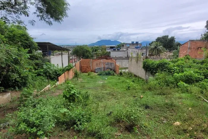 Dois Terrenos em Inhoaíba: Retorno Garantido!