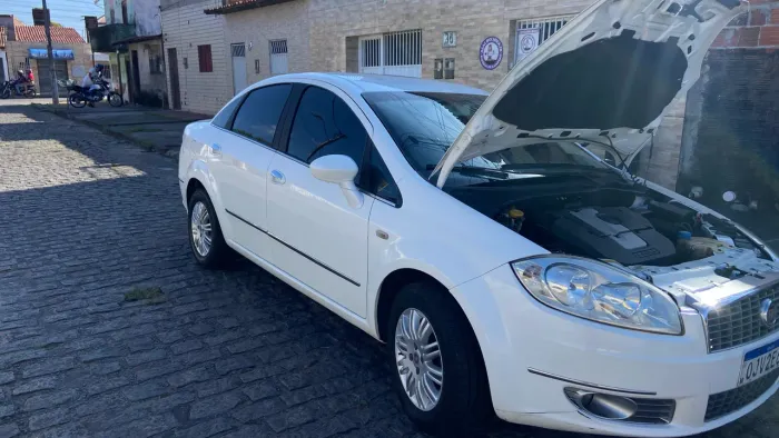 Fiat Linea Essence Dualogic 1.8 Flex 16V 4P 2013