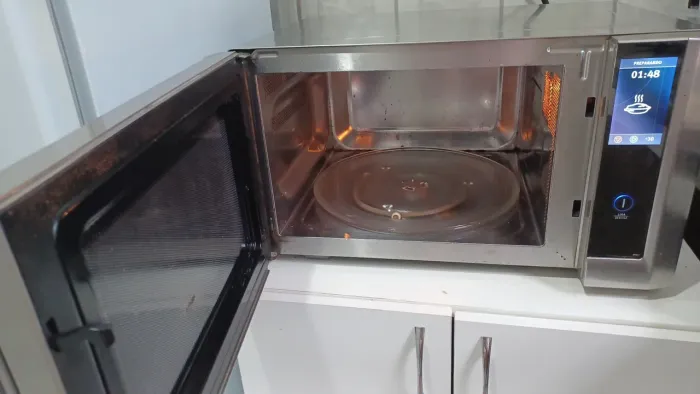 Micro-ondas Electrolux Inox 42 Litros - R$ 400,00