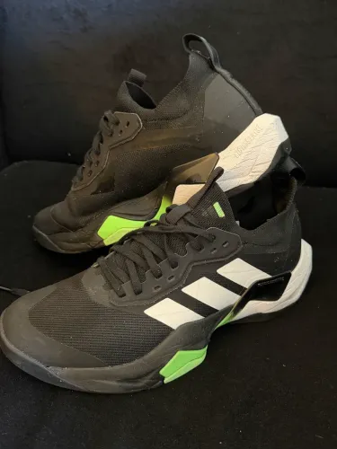Tênis Adidas 
