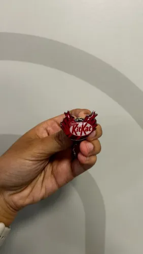Pin colecionável Rock in Rio 2026 - KitKat
