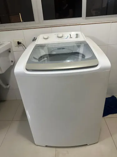 Máquina de lavar Electrolux 12kg, abertura superior.