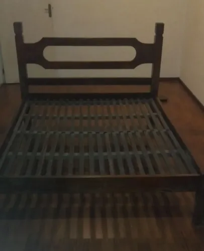Cama casal madeira de lei