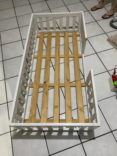 cama montessoriana infantil