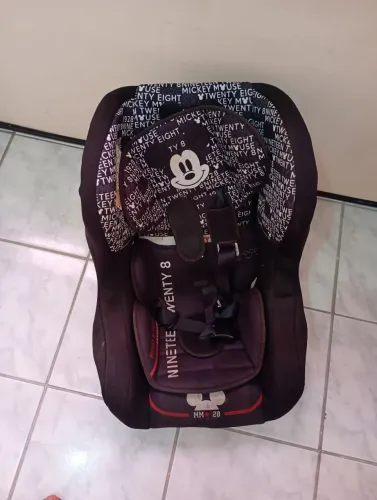 Cadeira de bebê para carro, idade 2 a 5 anos.