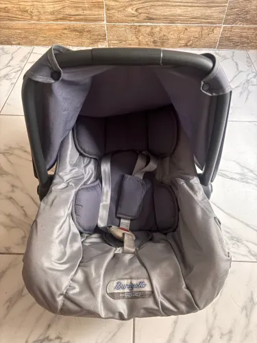 bebê conforto Touring SE da Burigotto, indicado para crianças de 0 a 13 kg.