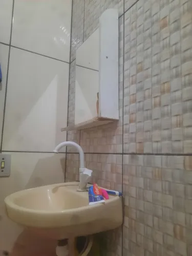 Vende-se casa em nova esperança