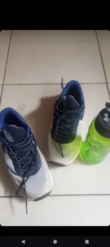Tênis under Armour. Original Tam 44 forma 42 + garrafa 250$ Facilito entrega