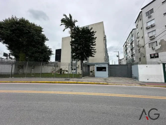 Apartamento para aluguel possui 60 m² com 2 quartos em Abraão - Florianópolis - SC