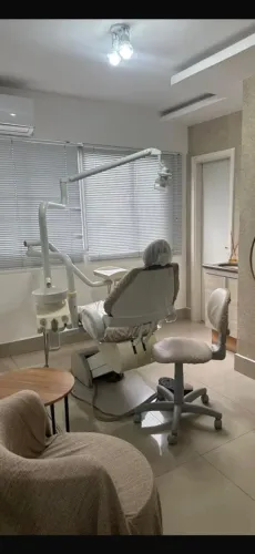 Vendo Clínica odontológica completa com 5 consultórios e imóvel próprio em Goiânia