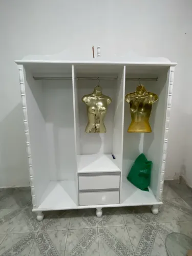 Guarda roupa à venda (closet)