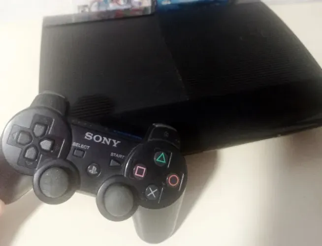 PS3 500 GB com jogos+ Controle original + cabos + 2 Jogos em Mídia Física