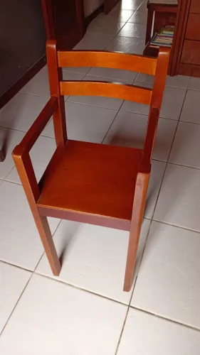 Cadeirão de restaurante infantil