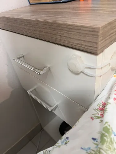 Mesa de canto e escrivaninha 