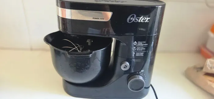Batedeira oster 750w