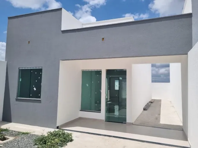 Vendo casa de 2/4 na Gabriela 28