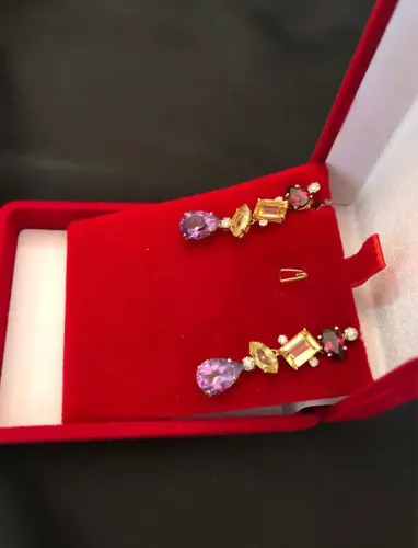 Brinco em Ouro 18k com pedras brasileiras e diamantes 