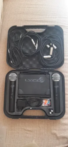 Microfone Sem Fio Duplo Lyco UH02MM UHF Profissional + Maleta