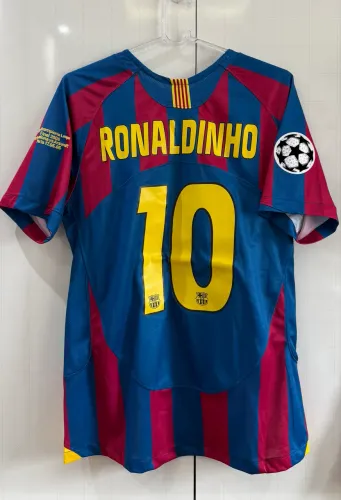 Camisa Barcelona Retrô 05/06 - Ronaldinho 10