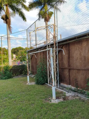 Tela alambrado 10m x20m + estrutura de gol basquete e estrutura de rede 