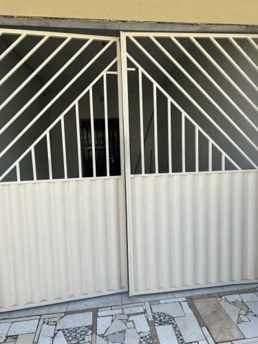 Alugo casa