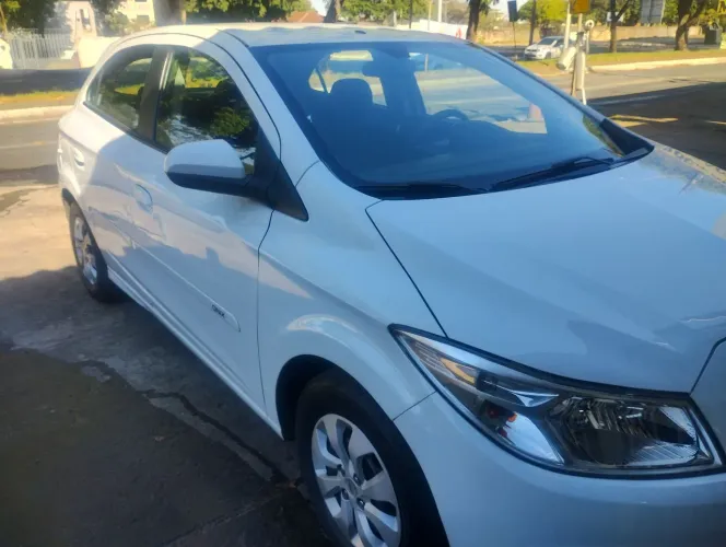 Chevrolet Onix JOY Hatch 1.0 8V Flex Mec. 4P 2018