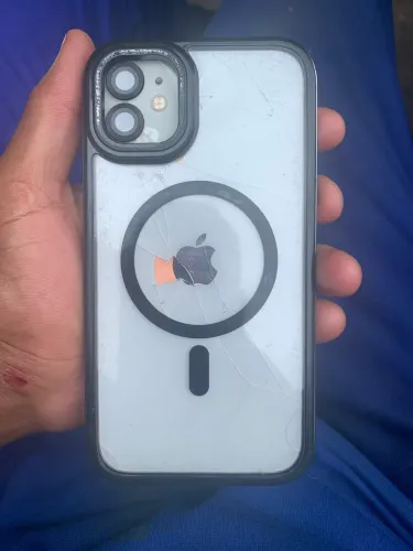 Vendo ou troco iPhone 11 todo original porém tela de traz trincada mas tudo ok 