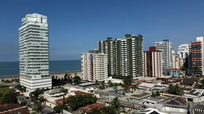 Apartamento à venda em Praia Grande no Canto do Forte com 3 quartos sendo 1suíte
