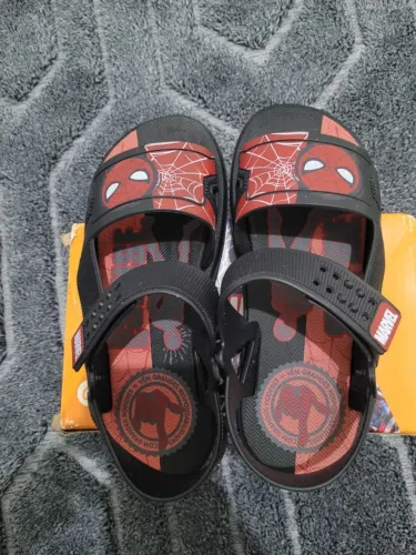 Vendo sandália homem aranha tamanho 33/34 nova na caixa