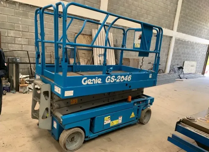 PLATAFORMA ELEVATÓRIA TESOURA GENIE GS-2646 - OPORTUNIDADE 