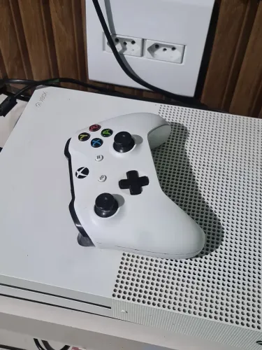 Xbox one s com controle