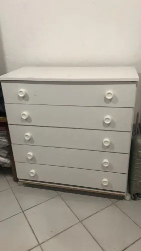 Cômoda em MDF com rodinhas