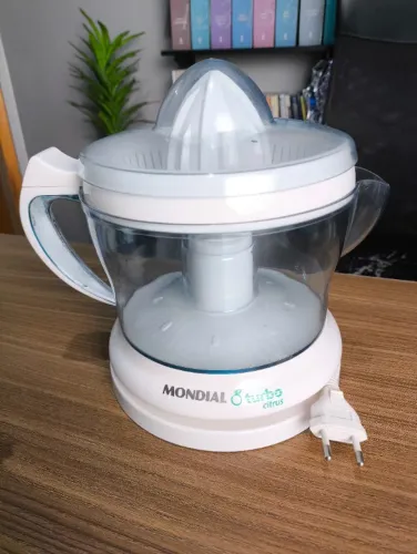 Espremedor Mondial - NUNCA USADO "Novo". Turbo Citrus E-01 - 220V
