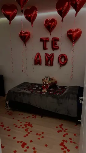Promoção frase Te amo, balão coração , pétalas, velas kit romântico R$60,00
