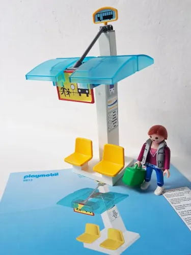 Playmobil Parada de Ônibus com Figura e Acessórios