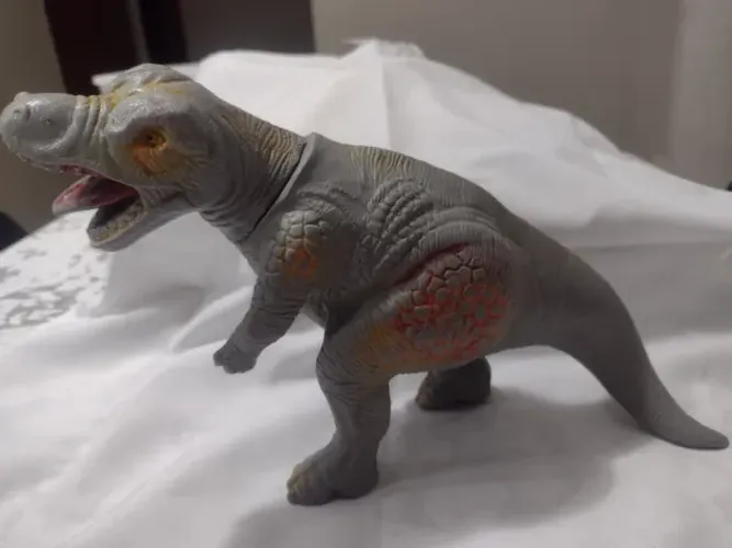 dinossauro tiranossauro t-rex - borracha