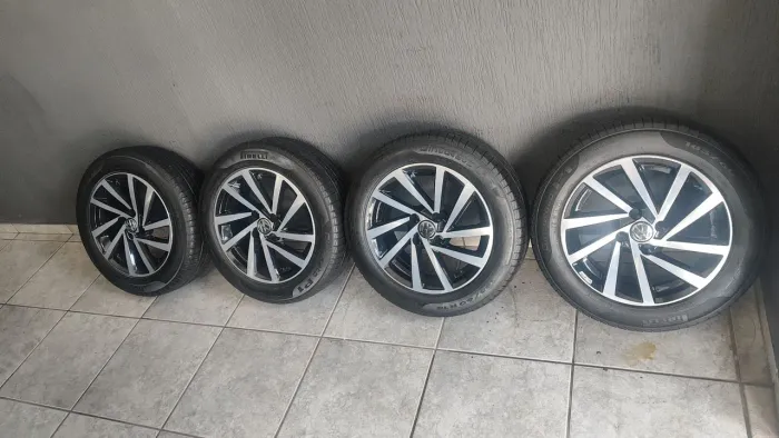 Roda aro15 novas sem uso 4x100 com pneu meia vida Pirelli 2400 avista não dou desconto