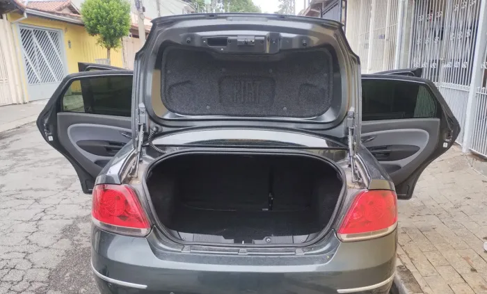Fiat Linea Essence 1.8 Flex 16V 4P 2013