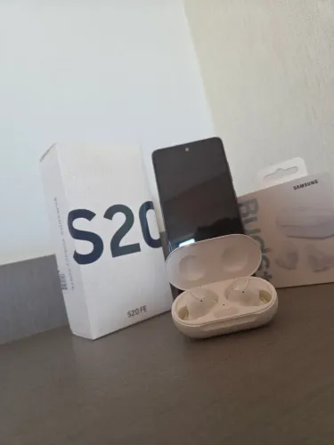 [ACEITO PROPOSTA] Combo Galaxy S20 FE 4G + Galaxy Buds+ usados com caixa original